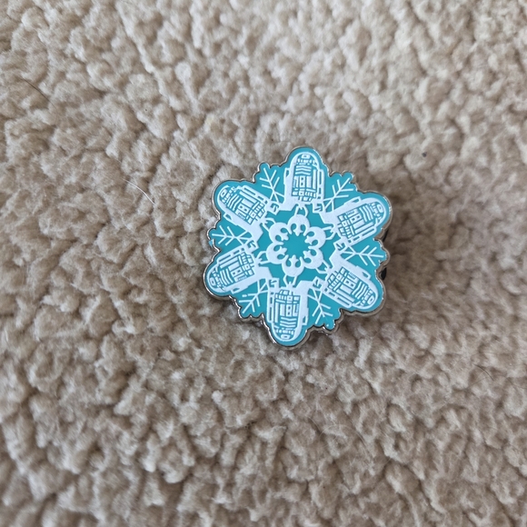 Snowflake Enamel Pin - Picture 4 of 5